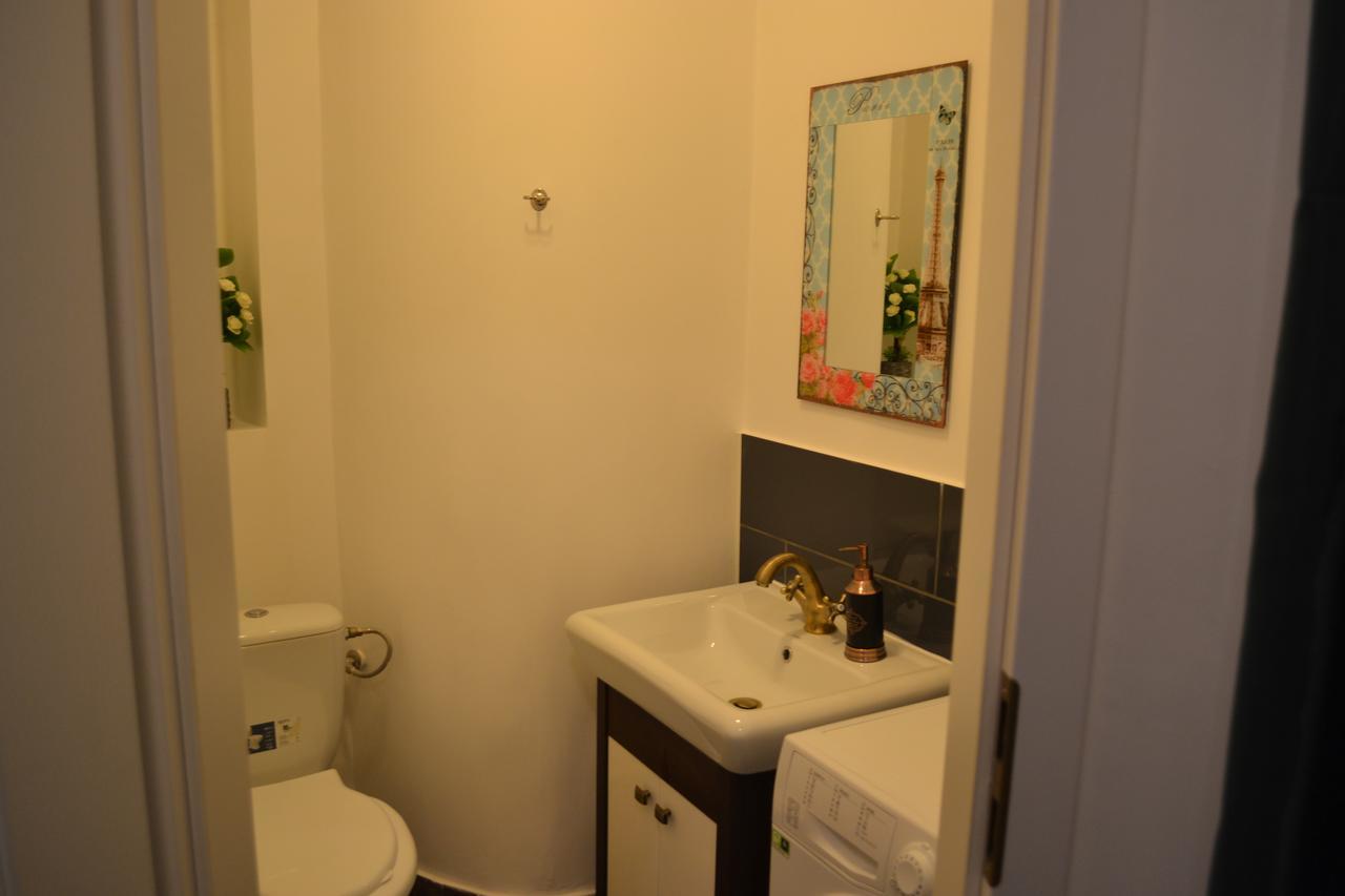 Апартаменты Victoria Plaza Two Bdr Apt Бухарест Экстерьер фото
