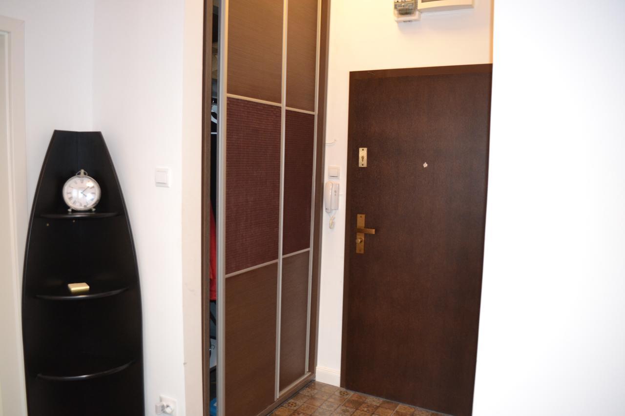 Апартаменты Victoria Plaza Two Bdr Apt Бухарест Экстерьер фото